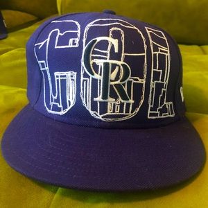 Colorado Rockies Hat
Fitted size 7 1/2
New Era
Excellent condition